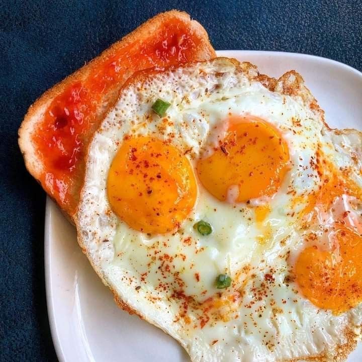 Half Fried Egg dish at Bittu Omlet Ahmedabad